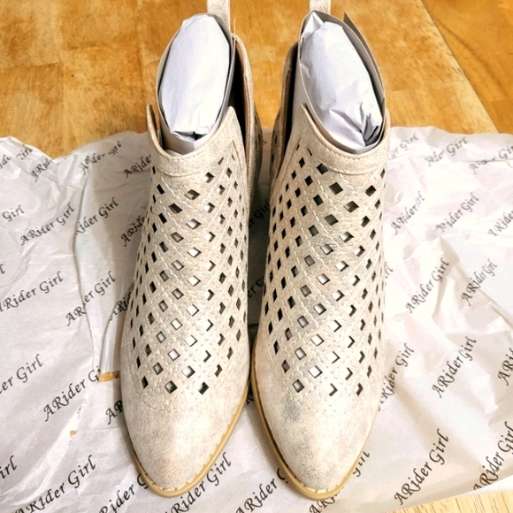 Abby NWT Metallic Lattice Bootie 6 - Picture 1 of 8